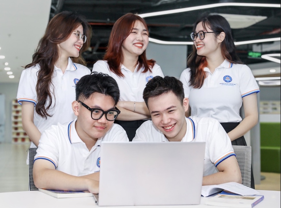 Thuong Mai University has just announced the admission benchmark scores for 2026. Photo: School provided