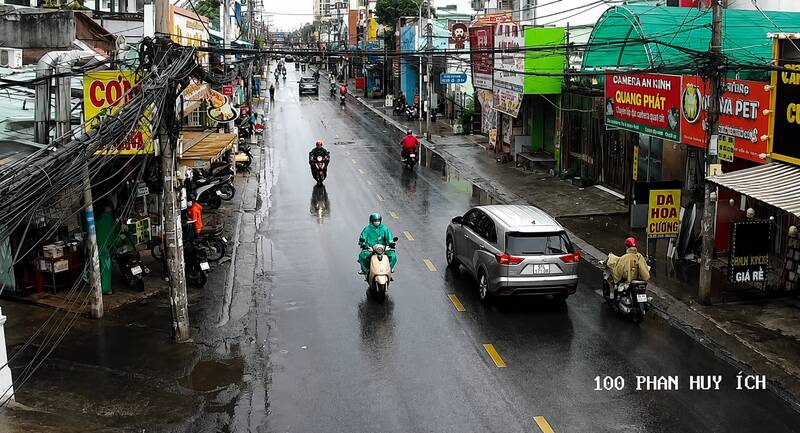 9日朝、ホーチミン市の多くの地域を暴風雨が襲いました。8。写真:UDI Maps
