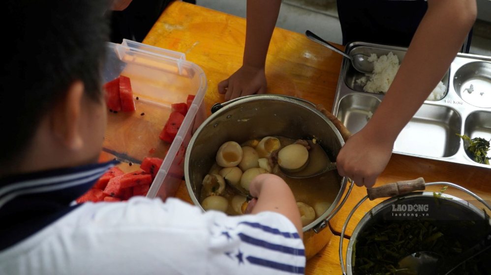 Ciudad Ho Chi Minh refuerza el control de la seguridad alimentaria escolar. Foto: Chan Phuc