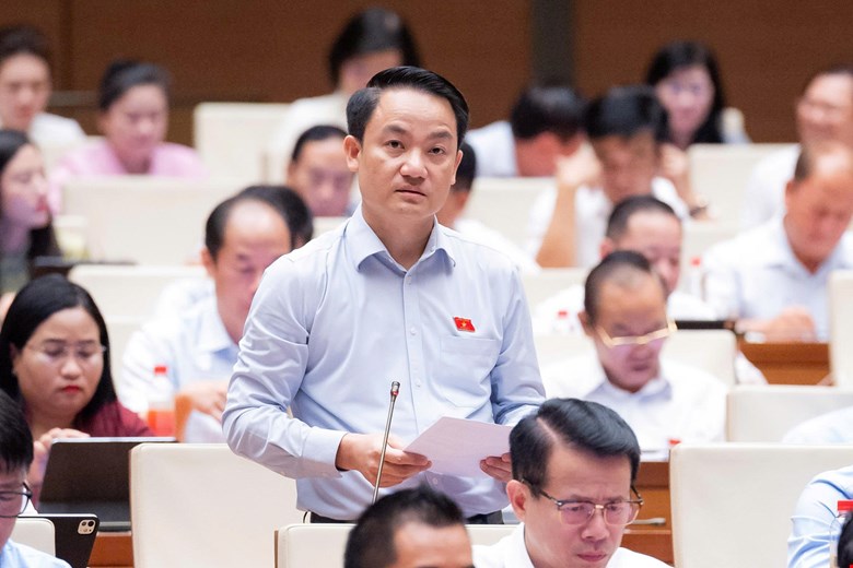 National Assembly Deputy Le Van The spoke on the morning of August 9. Photo: Media National Assembly