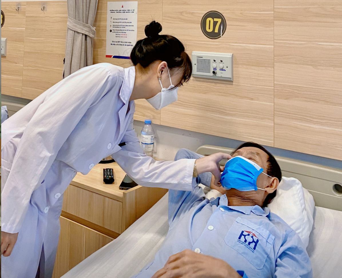 The University of Public Health has just announced the benchmark scores for 2026. Pictured are school students taking care of patients during internships at the hospital. Photo: HUPH provided