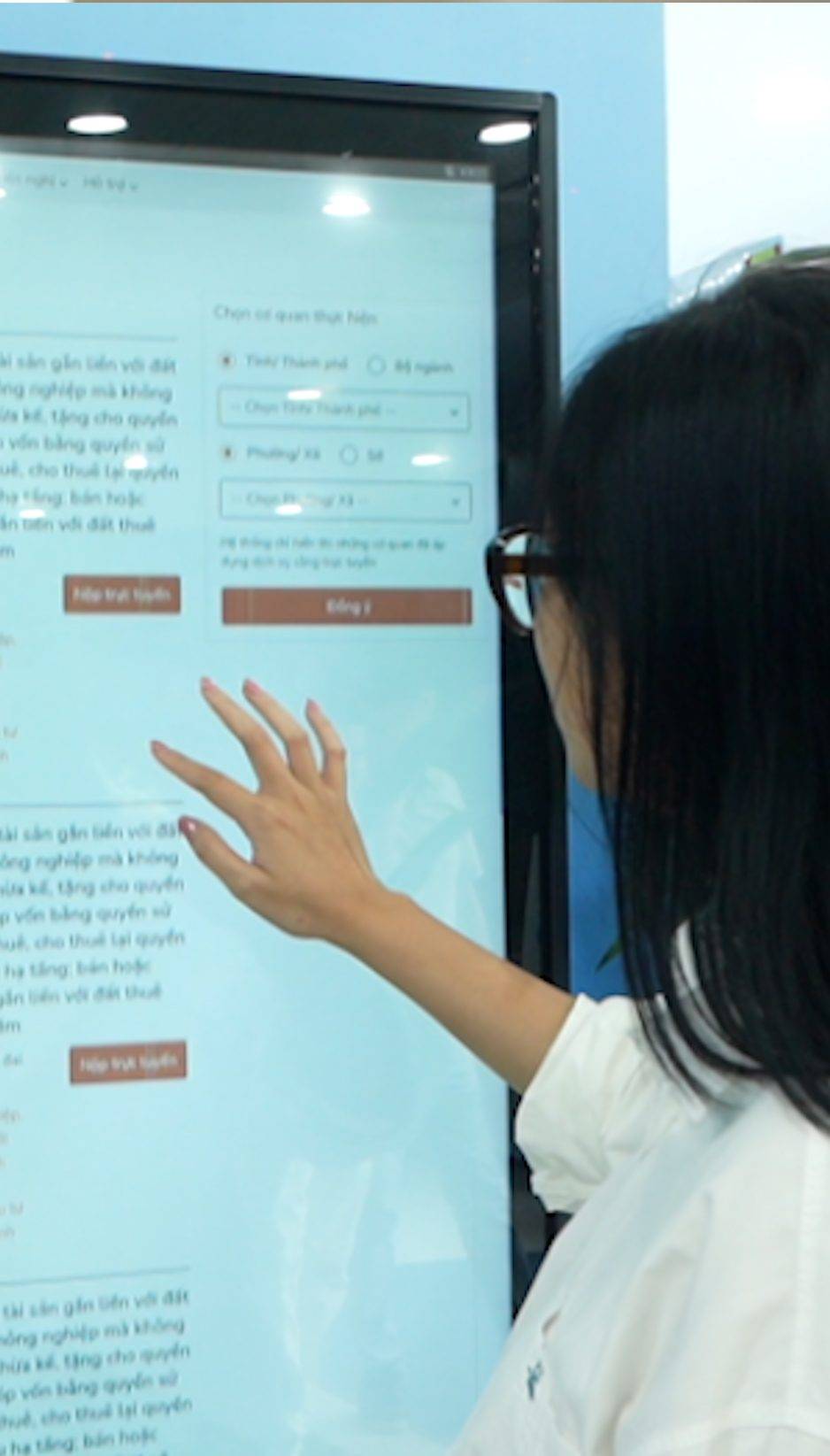 Hà Nội ứng dụng AI, số hóa thủ tục hành chính giúp người dân tiết kiệm thời gian.