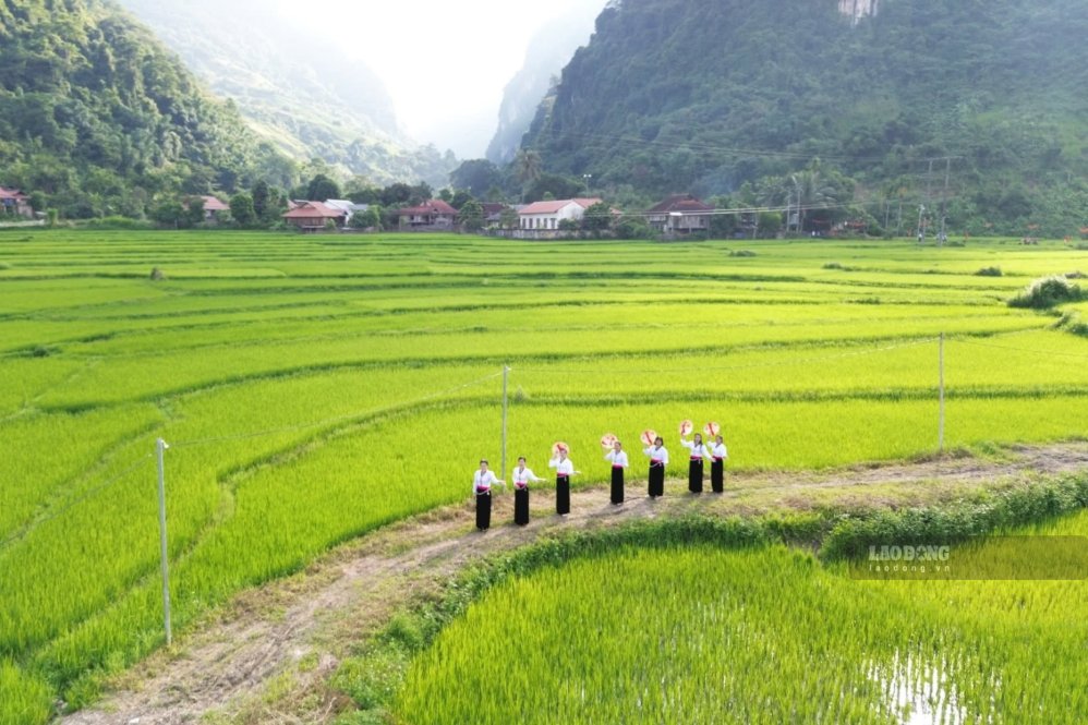 Muong Chien commune tourism - a green destination in the heart of Son La Lake. Photo: Dinh Hai