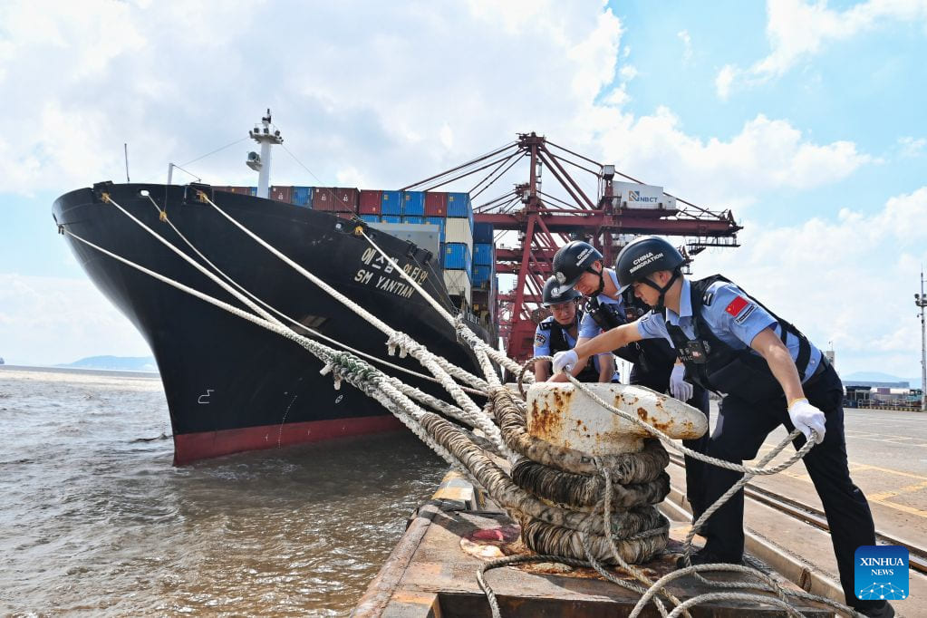 Police check the anchor lines of ships and boats before the storm makes landfall in Ningbo city, Zhejiang province, eastern China. Photo: Xinhua