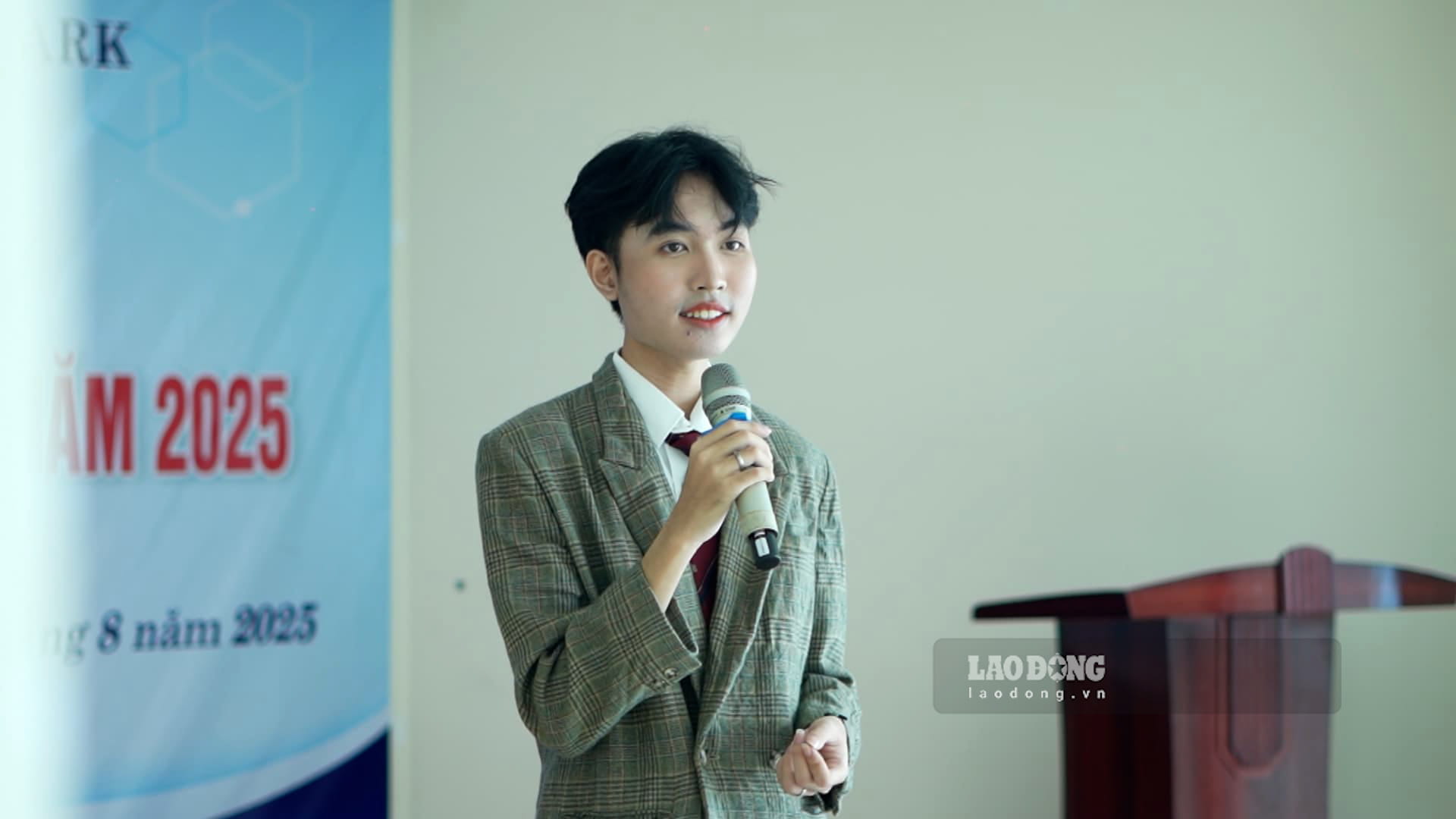 Soft skills help young people score points before employers. Photo: Nguyen Trang