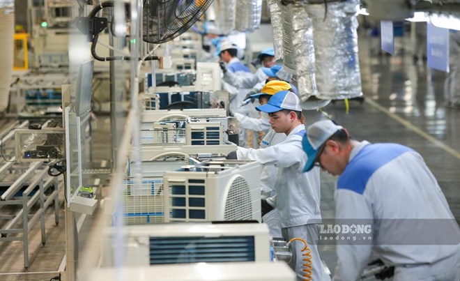 When determining to shift from the thinking of "attracting foreign investment" to the thinking of "developing the economy with foreign investment capital", we will have the opportunity to turn FDI capital flows into a driving force to improve the competitiveness of the economy itself. Photo: Hai Nguyen