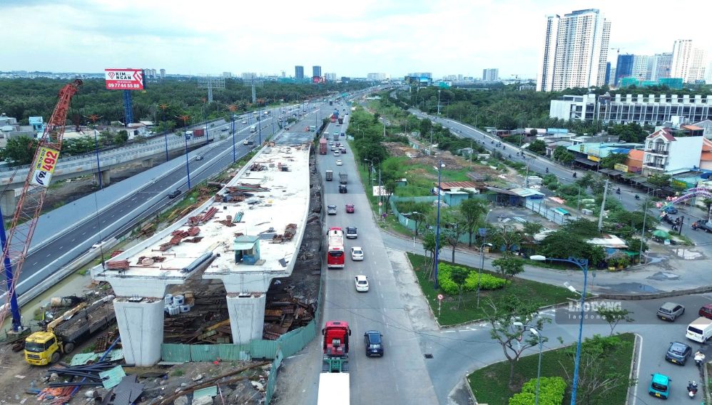 Phần nhánh cầu kết nối từ Mai Chí Thọ và Lương Định Của lên cao tốc TPHCM - Long Thành. Ảnh: Anh Tú