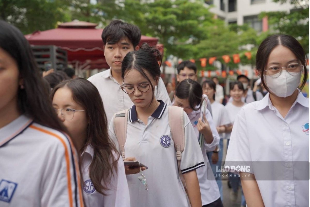 대학들이 2026년 학과별 합격 점수를 발표하기 시작했습니다. 사진: 부린