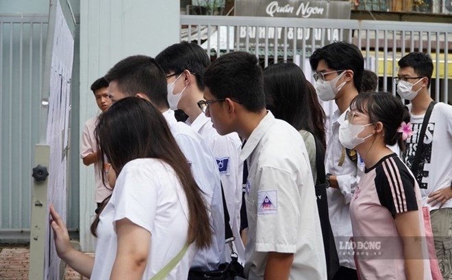 대학교들이 2026년 입학 기준 점수를 수험생들에게 발표하기 시작했습니다. 사진: 하이 응우옌