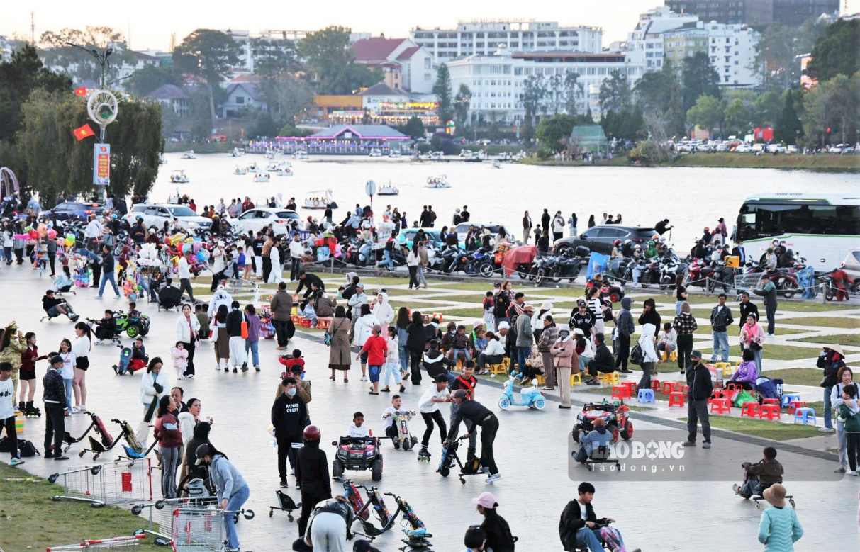 Sân bay Liên Khương hoạt động trở lại, tạo điều kiện để Lâm Đồng phát huy thế mạnh du lịch. Ảnh: Phúc Khánh