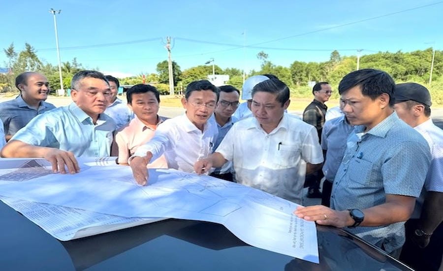 Da Nang leaders inspect the reality, remove infrastructure bottlenecks, and unlock trillions of VND in capital into industrial parks. Photo: Da Nang Information Portal