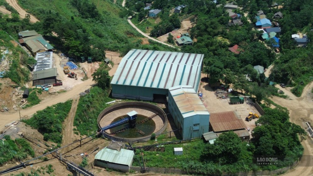 Nhà máy có công suất thiết kế 250.000 tấn tinh quặng apatit mỗi năm, tổng mức đầu tư trên 800 tỉ đồng. Ảnh: Đinh Đại