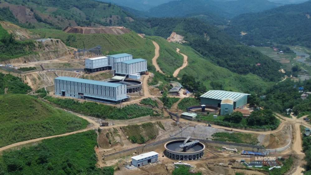Le site de la zone de l'usine est fondamentalement achevé, créant un nouveau visage pour la zone de déploiement du projet. Photo: Dinh Dai