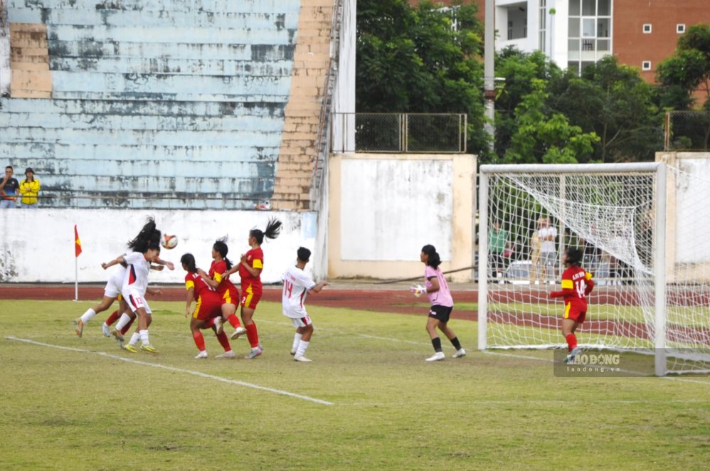Trận thi đấu giữa U16 nữ Sơn La và U16 nữ TP. Hồ Chí Minh. Ảnh: Trường Sơn