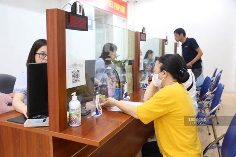제14지역 국고는 국고의 괴롭힘을 반영하는 핫라인을 발표했습니다. 사진: 흐엉냐