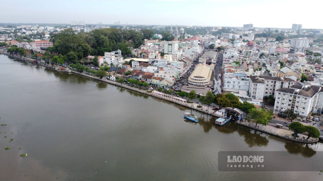 Trung tâm phường Thủ Dầu Một là điểm đến tham quan thuận tiện cho người lao động. Ảnh: Đình Trọng