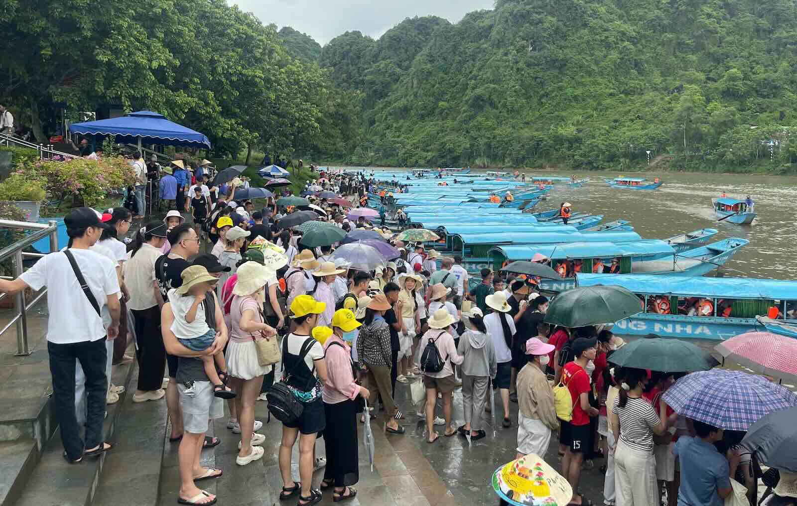 A large number of tourists flock to Phong Nha - Ke Bang during the National Day holiday September 2nd. Photo: Phong Nha - Ke Bang Tourism Center