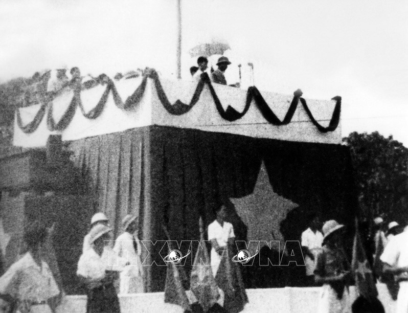 Chủ tịch Hồ Chí Minh đọc Tuyên ngôn Độc lập ngày 2.9.1945. Ảnh: TTXVN
