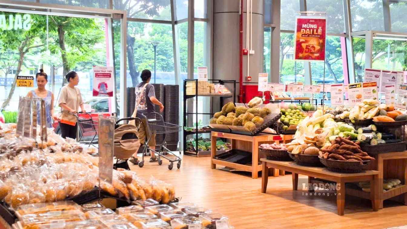 Supermarket systems simultaneously launch many promotional programs to stimulate demand and attract consumers. Photo: Thach Lam