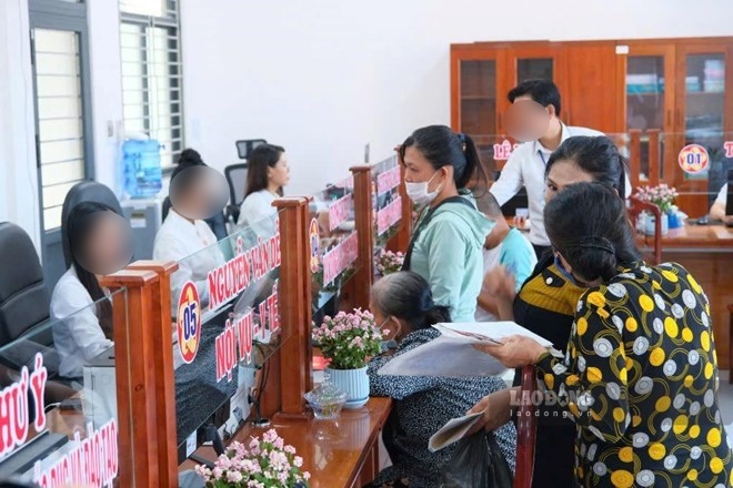 The Ministry of Home Affairs clarifies the regulations on refunding staff streamlining allowances for non-specialized commune-level workers who have received benefits under Decree 154/2025. Photo: Huong Nha