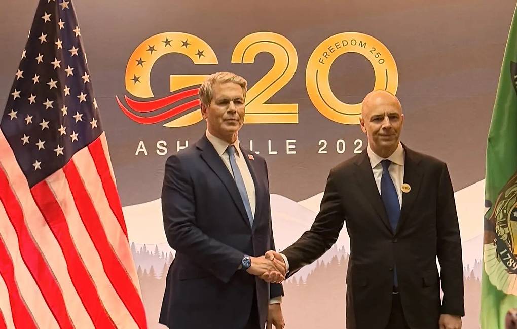 US Treasury Secretary Scott Bessent (left) and Russian Finance Minister Anton Siluanov meet on the sidelines of the G20 meeting in Asheville, North Carolina, USA. Photo: Russian Ministry of Finance