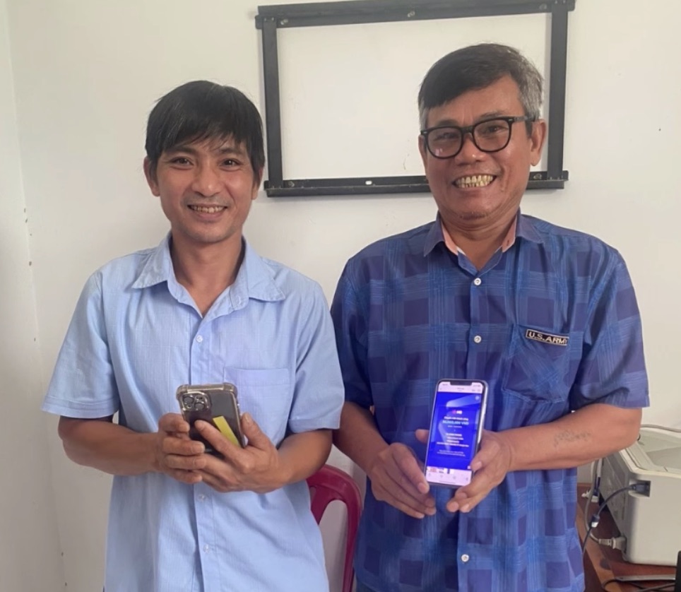The police agency connected two people to return the amount of more than 138 million VND mistakenly transferred to a bank account. Photo: Dong Ninh Hoa Police
