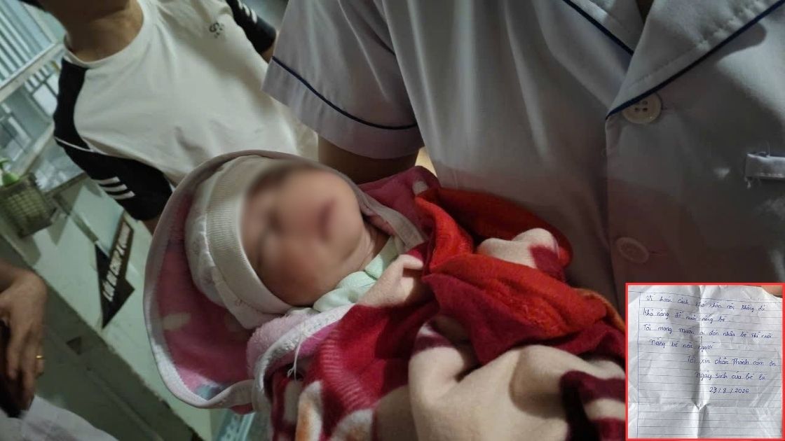 Bé gái sơ sinh bị bỏ rơi ở xã Na Sầm cùng mảnh giấy. Ảnh: UBND xã Na Sầm