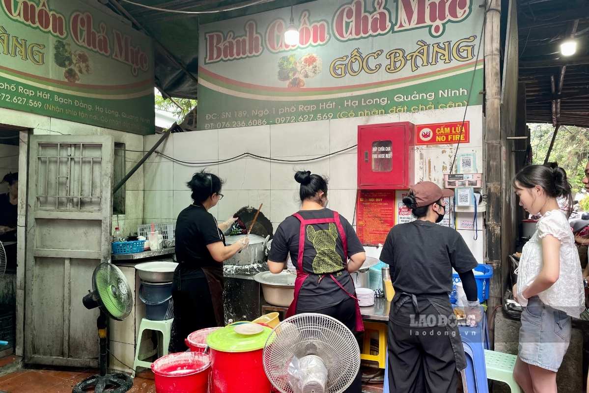 Quán ăn vận hành hết công suất trong những ngày nghỉ lễ 2.9. Ảnh: Thanh Bình