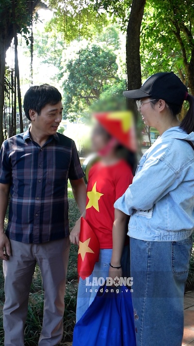 Nghỉ lễ, nhiều phụ huynh đưa con đến Văn Miếu tìm hiểu lịch sử