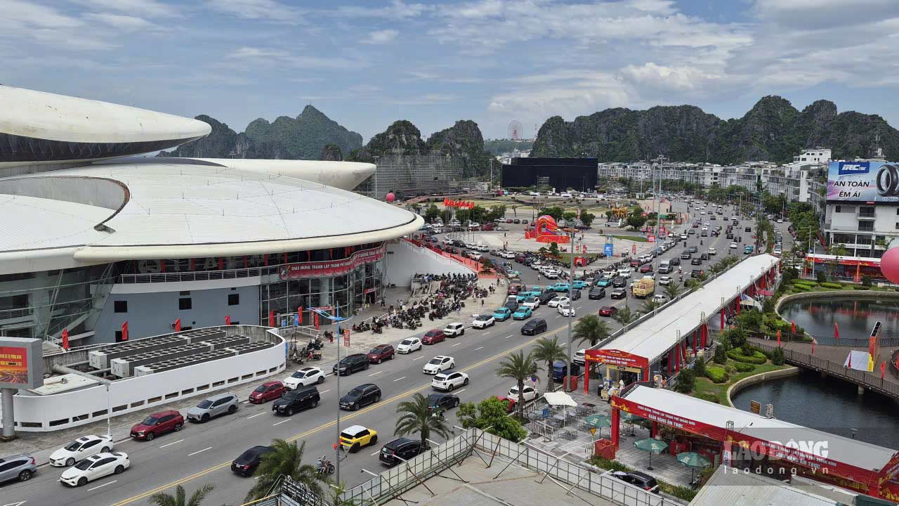 Khu vực Quảng trường 30.10 và Bảo tàng Quảng Ninh sáng 1.9.2026. Ảnh: Nguyễn Hùng