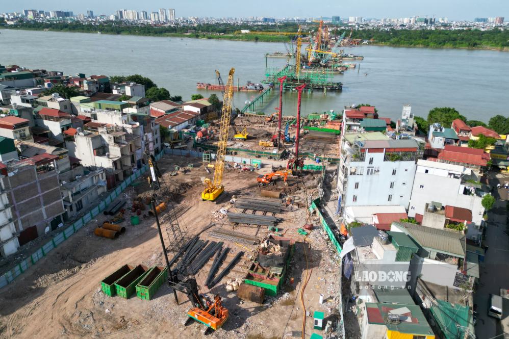 Công trường dự án cầu Trần Hưng Đạo. Ảnh: Sóng Hữu 