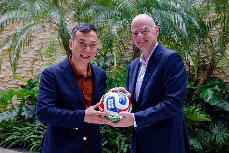 지아니 인판티노 FIFA 회장과 쩐뚜언 VFF 회장. 사진: VFF