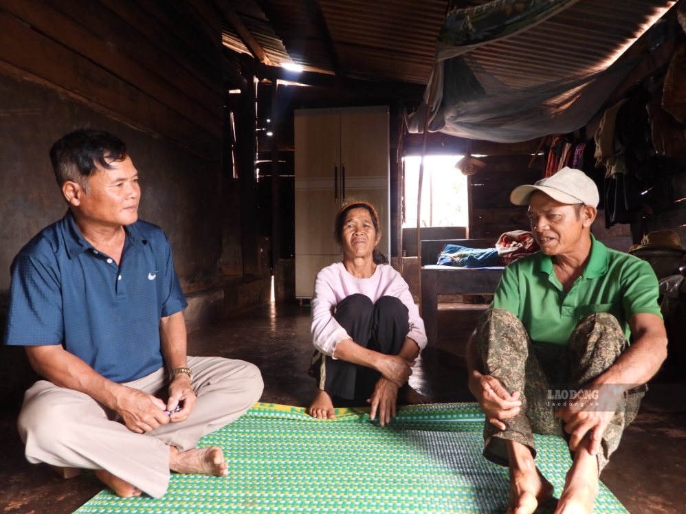 Cuộc sống của nhiều người dân ở xã vẫn còn khó khăn, vất vả. Ảnh: Lê Duyên