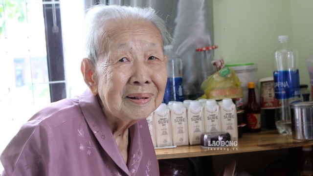 Many elderly people choose to live in nursing homes to receive proper care suitable for the elderly. Photo: Nguyen Ly