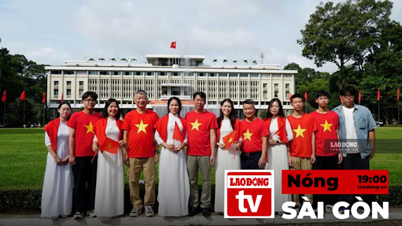 Hot Saigon: Independence Palace attracts visitors during holidays 2. 9