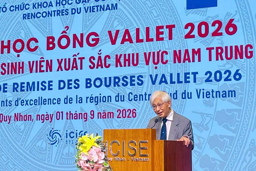 GS Trần Thanh Vân phát biểu tại buổi lễ trao học bổng Vallet năm 2026 cho học sinh, sinh viên khu vực Duyên hải Nam Trung Bộ và Tây Nguyên. Ảnh: Cổng TTĐT tỉnh Gia Lai