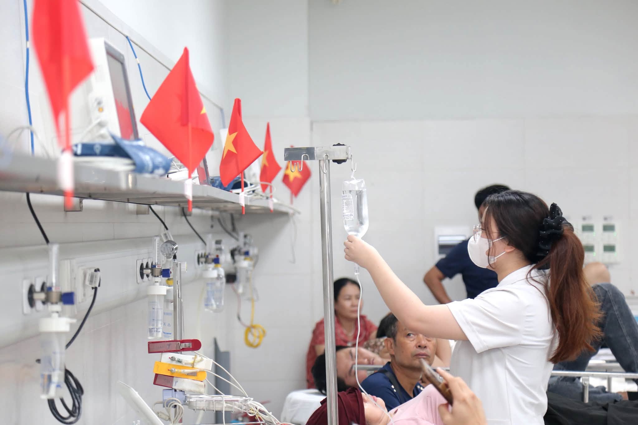 During the National Day holiday on September 2nd, Viet Duc Friendship Hospital is still brightly lit. Photo: Viet Duc Friendship Hospital