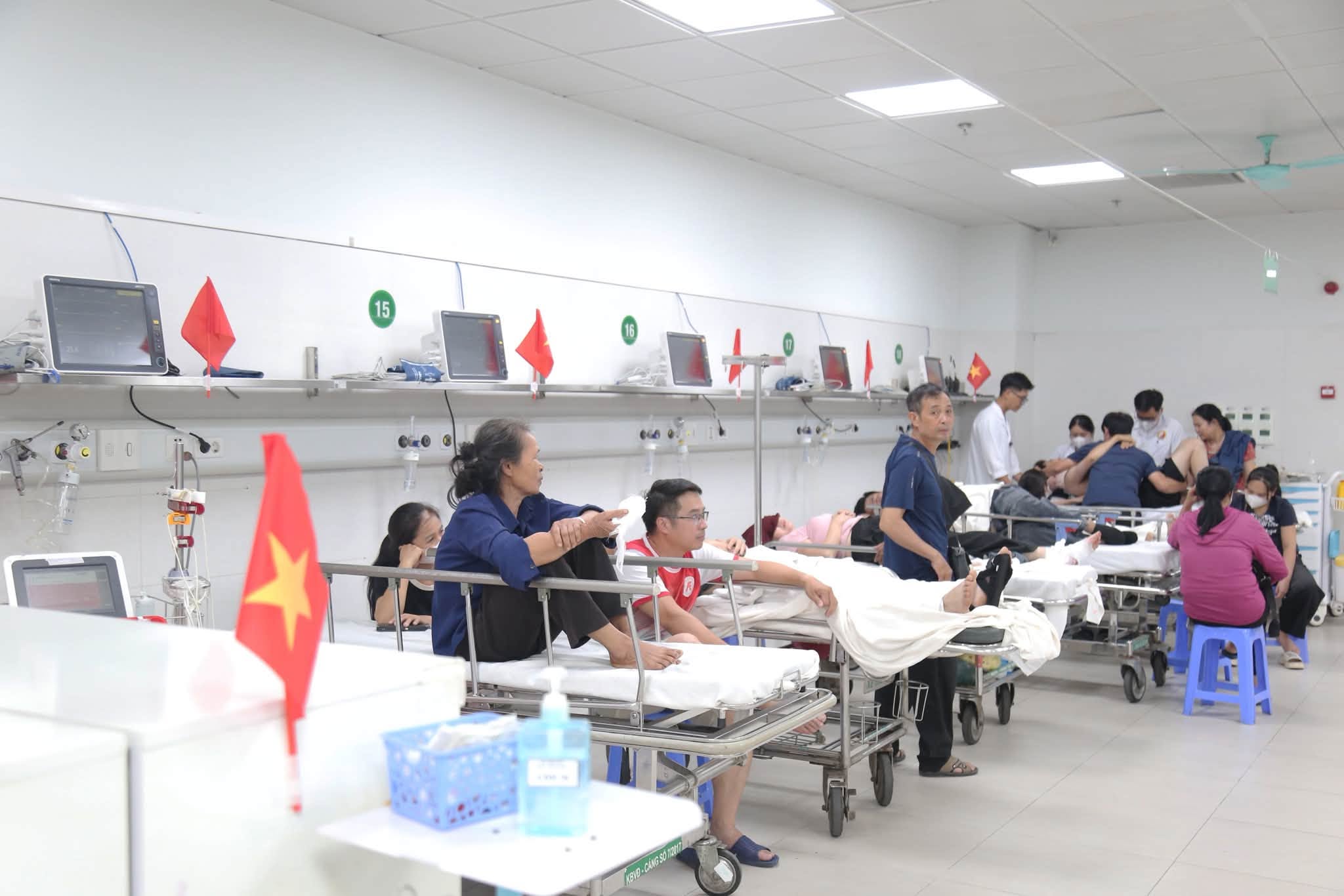 Người bệnh tiếp tục được theo dõi và chăm sóc sau khi tình trạng cấp cứu được xử trí ban đầu. Ảnh: BVCC