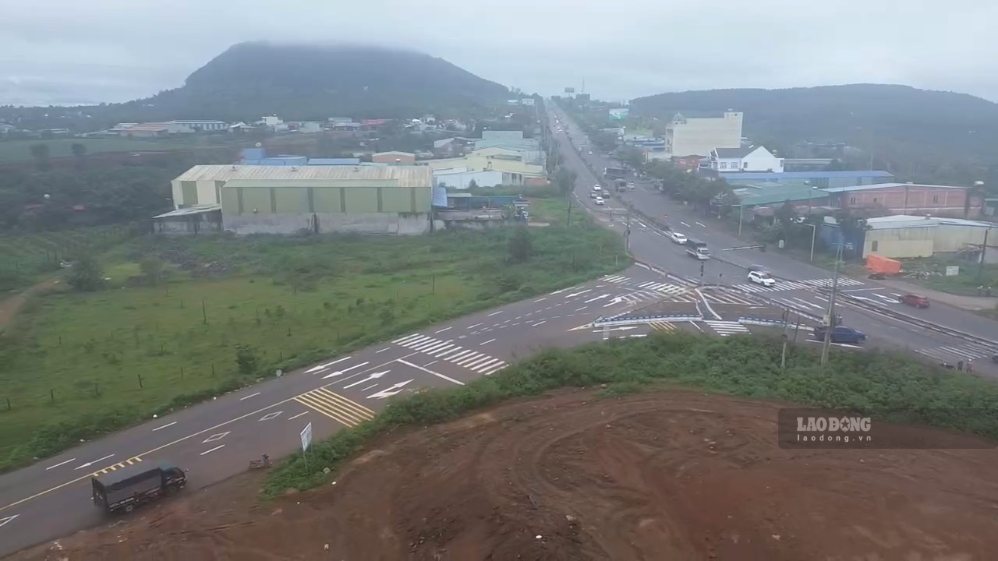 Tuyến tránh giao với Quốc lộ 19, dốc Ngã tư Hàm Rồng. Ảnh: Thanh Tuấn