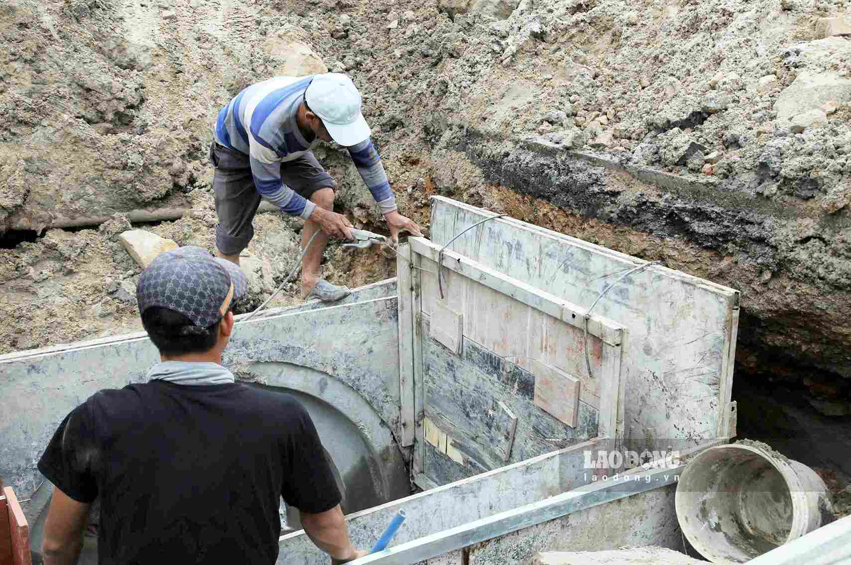 Công nhân làm việc xuyên lễ Quốc khánh 2.9 trên các công trường. Ảnh: Luân Nguyễn 
