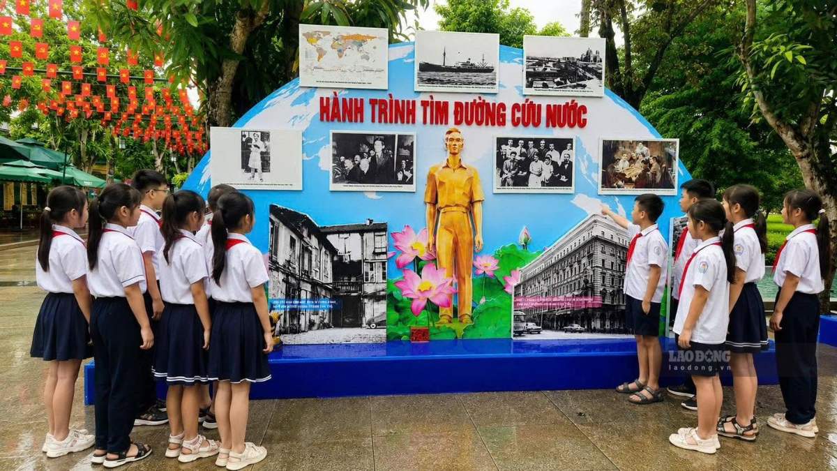The exhibition "Journey following Uncle Ho's footsteps" is a tourist attraction for people and tourists returning to Uncle Ho's hometown on National Day 2. 9. Photo: Duy Chuong