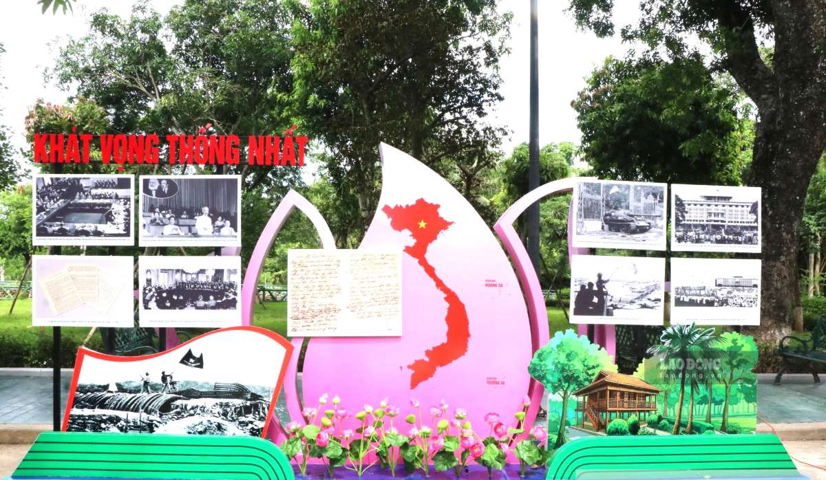 Không gian triển lãm giới thiệu nhiều hình ảnh, tư liệu và mô hình tái hiện hành trình hoạt động cách mạng của Chủ tịch Hồ Chí Minh. Ảnh: Duy Chương
