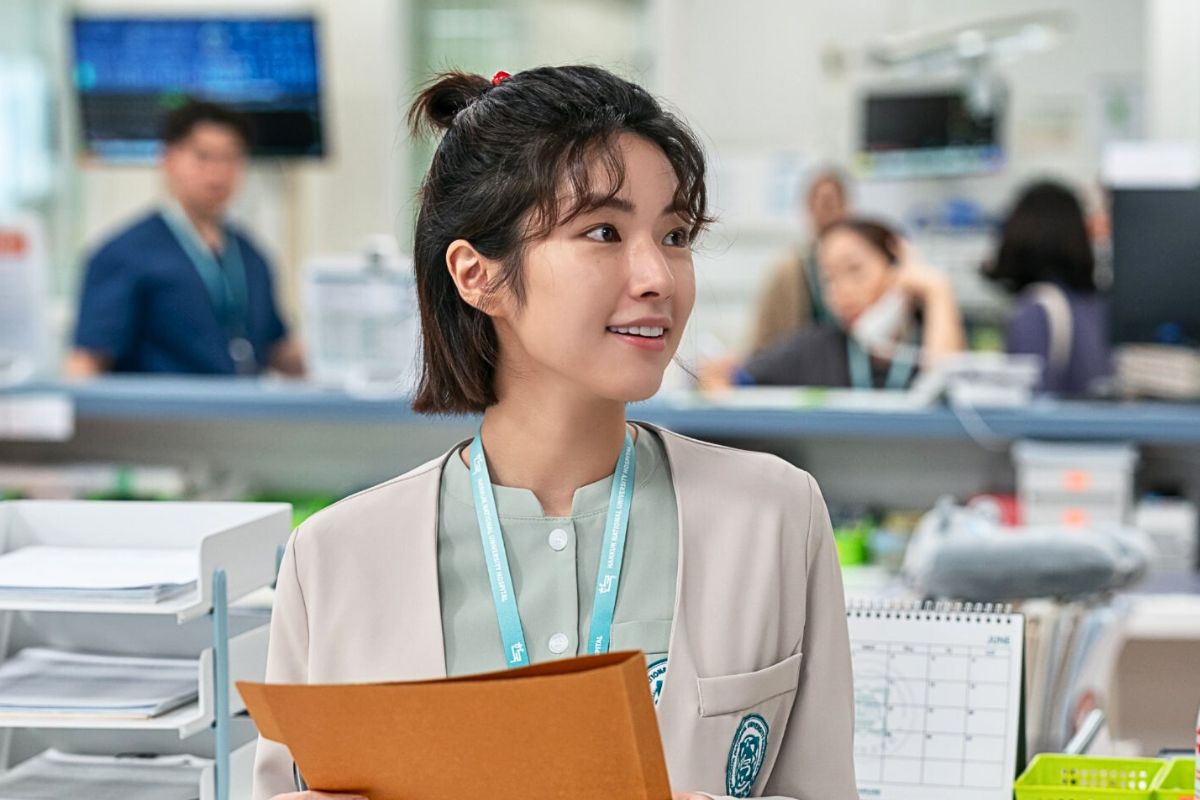 Ha Young withdraws from "Trauma Treatment Center" after controversy over her great-grandfather's past. Photo: Netflix