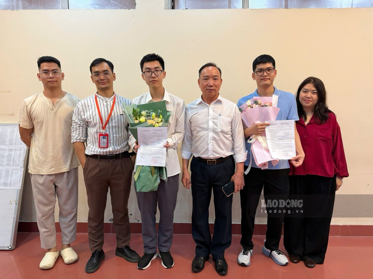 Human Anatomy specialist teachers welcome 2 new resident doctors at Match Day 2026. Photo: Thuy Linh