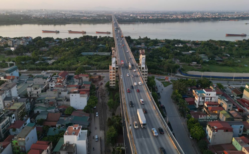 Ring Road 3 in the direction from Thang Long bridge to Hanoi center in the afternoon of September 1. Photo: Huu Chanh