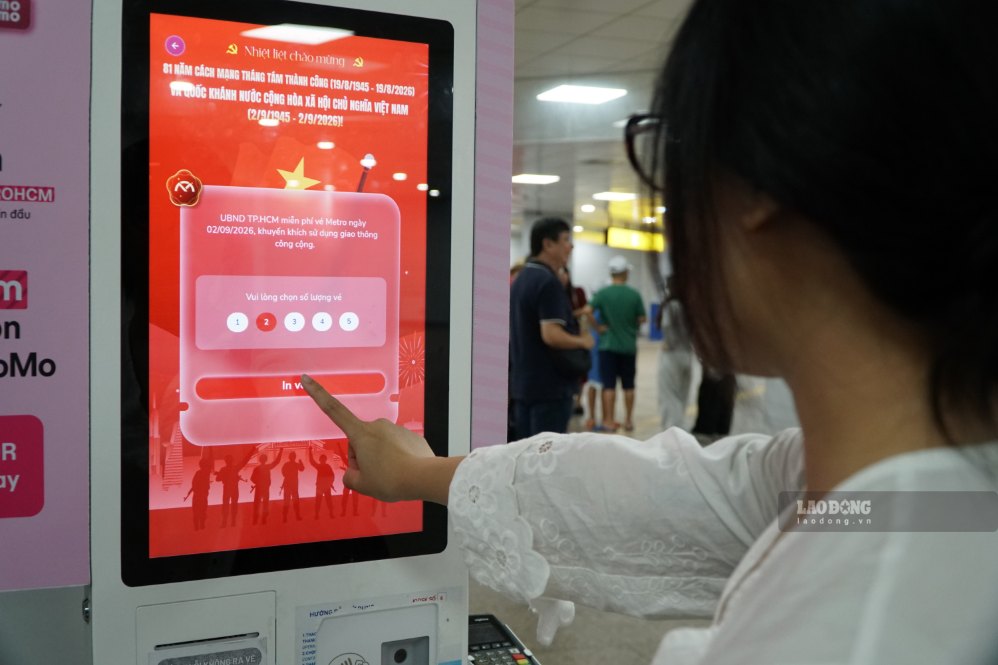 Metro số 1 miễn phí vé cho người dân trong ngày Quốc khánh 2.9. Ảnh: Thanh Chân