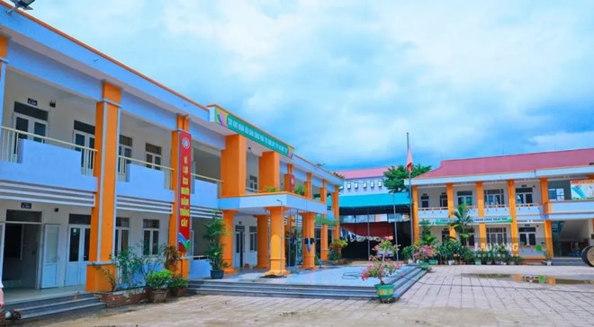 Trường phổ thông nội trú TH&THCS Sơn Thủy sẵn sàng cho lễ khai giảng năm học mới. Ảnh: Trần Lâm