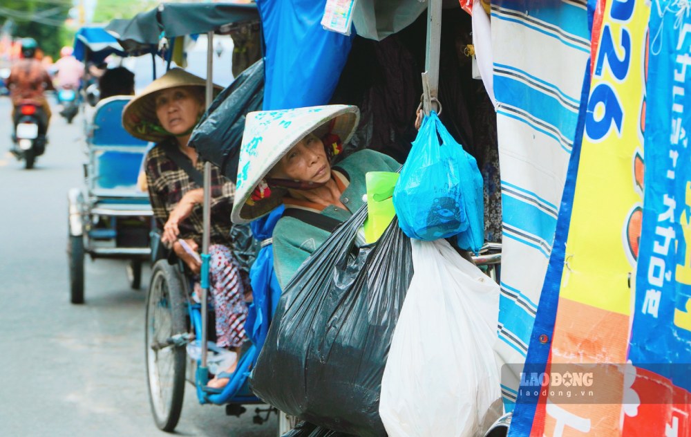 Không chỉ là điểm tựa cho rất nhiều bà con khó khăn giúp họ có bữa ăn ngon mà đây còn là nơi hội tụ những con người làm thiện nguyện, mang tấm lòng thơm thảo giúp ích cho đời.