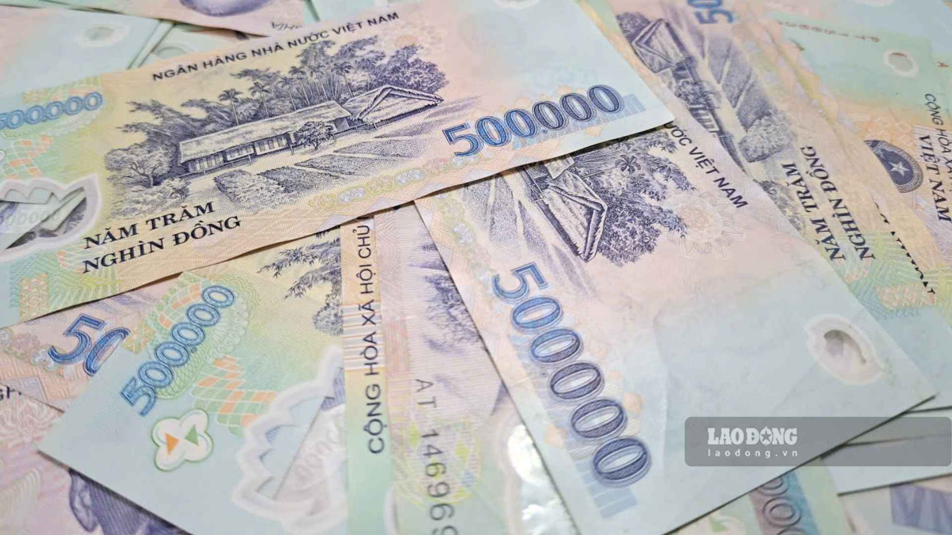 6-month term savings interest rate is 9.2%/year when customers deposit money for the first time and enjoy incentives. Photo: Thach Lam