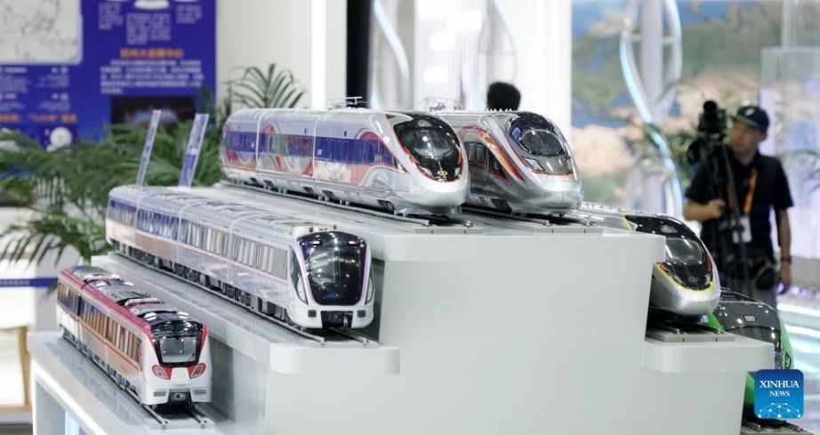 Gian hàng của một doanh nghiệp vận tải Trung Quốc tại CIFTIS 2026 trong buổi mở cửa cho truyền thông ngày 8.9. Ảnh: Xinhua